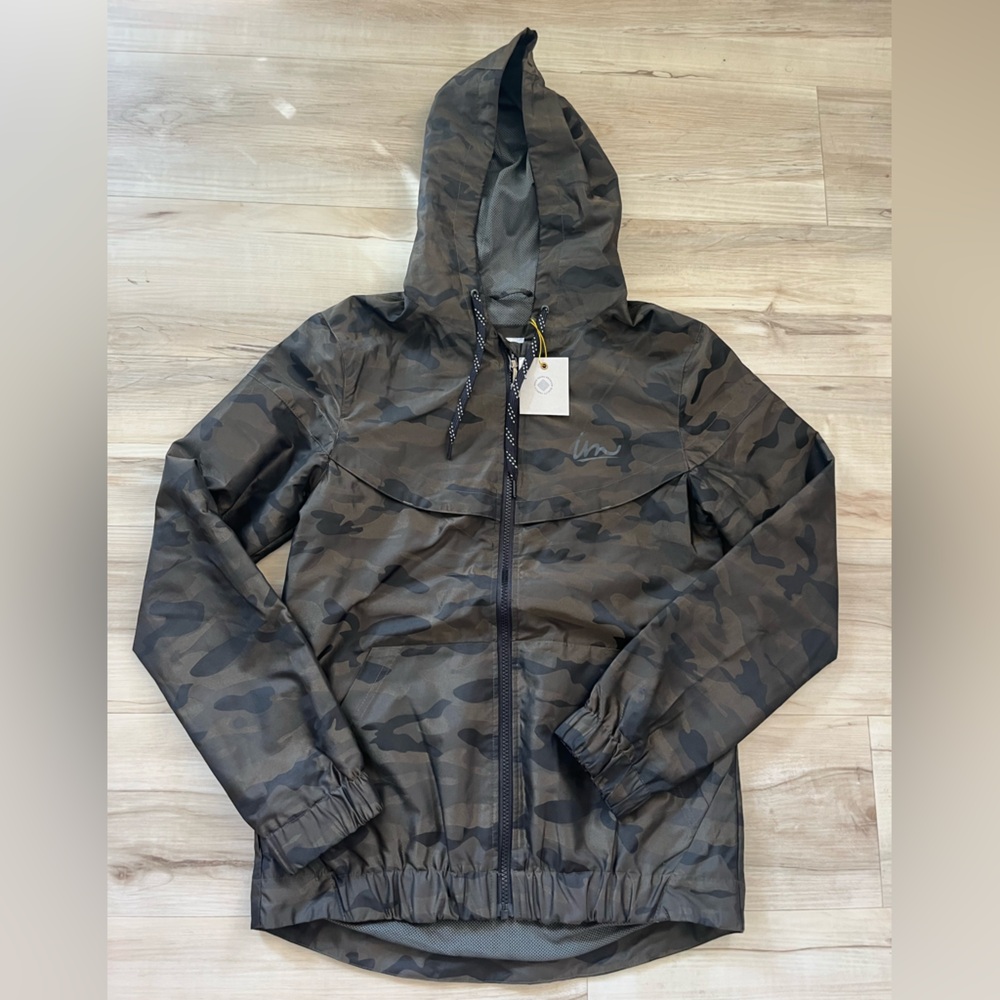 Im Women’s Camo Windbreaker